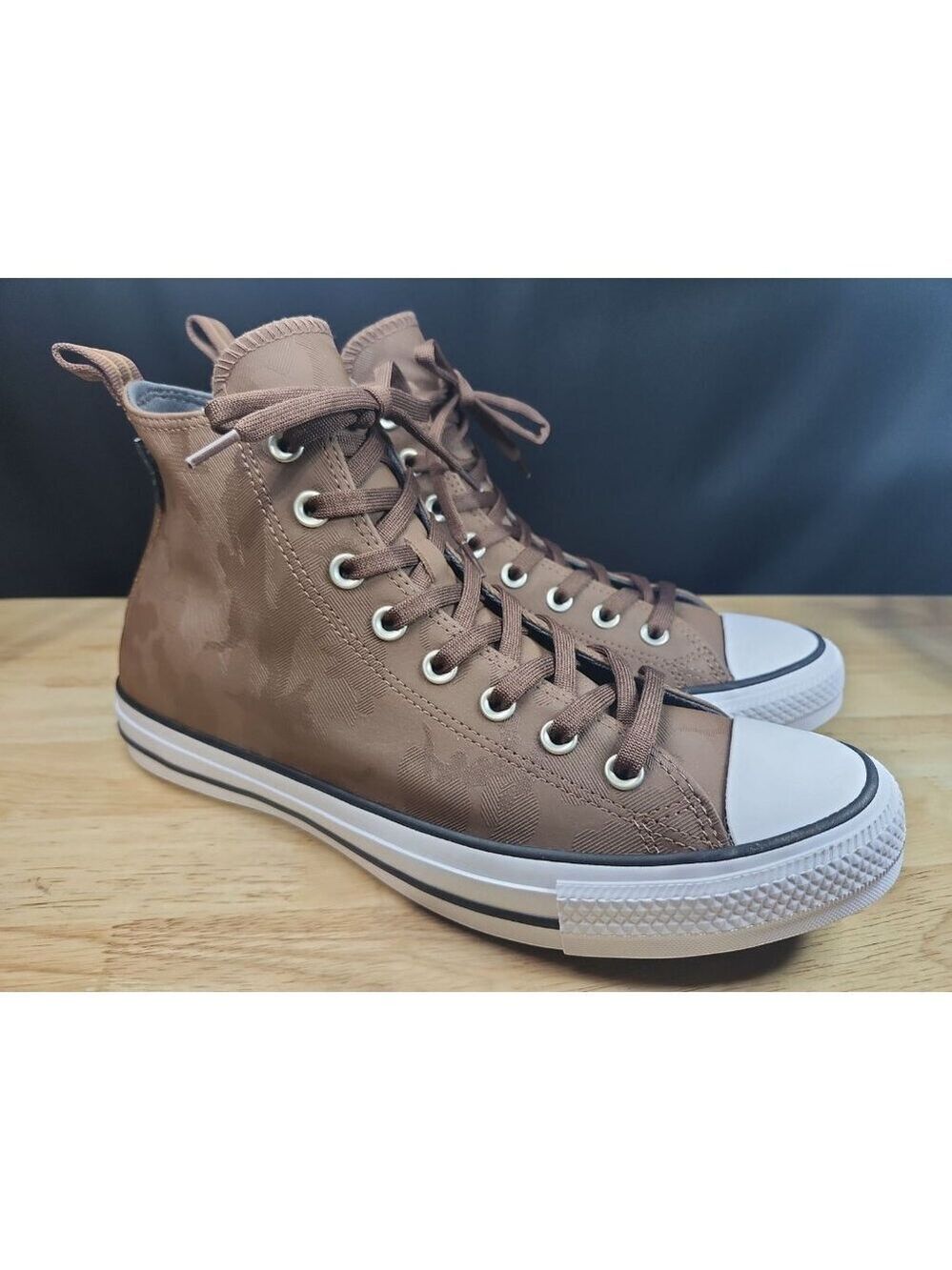 Sample Unisex Convers size 9